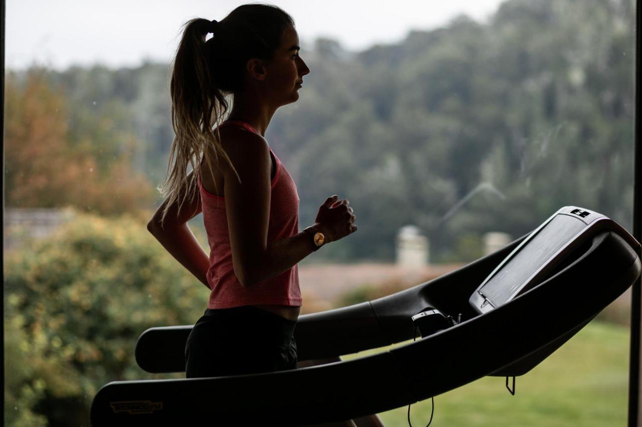 Llao Llao Resort, Golf-Spa San Carlos de Bariloche Luaran gambar A woman exercising on a treadmill