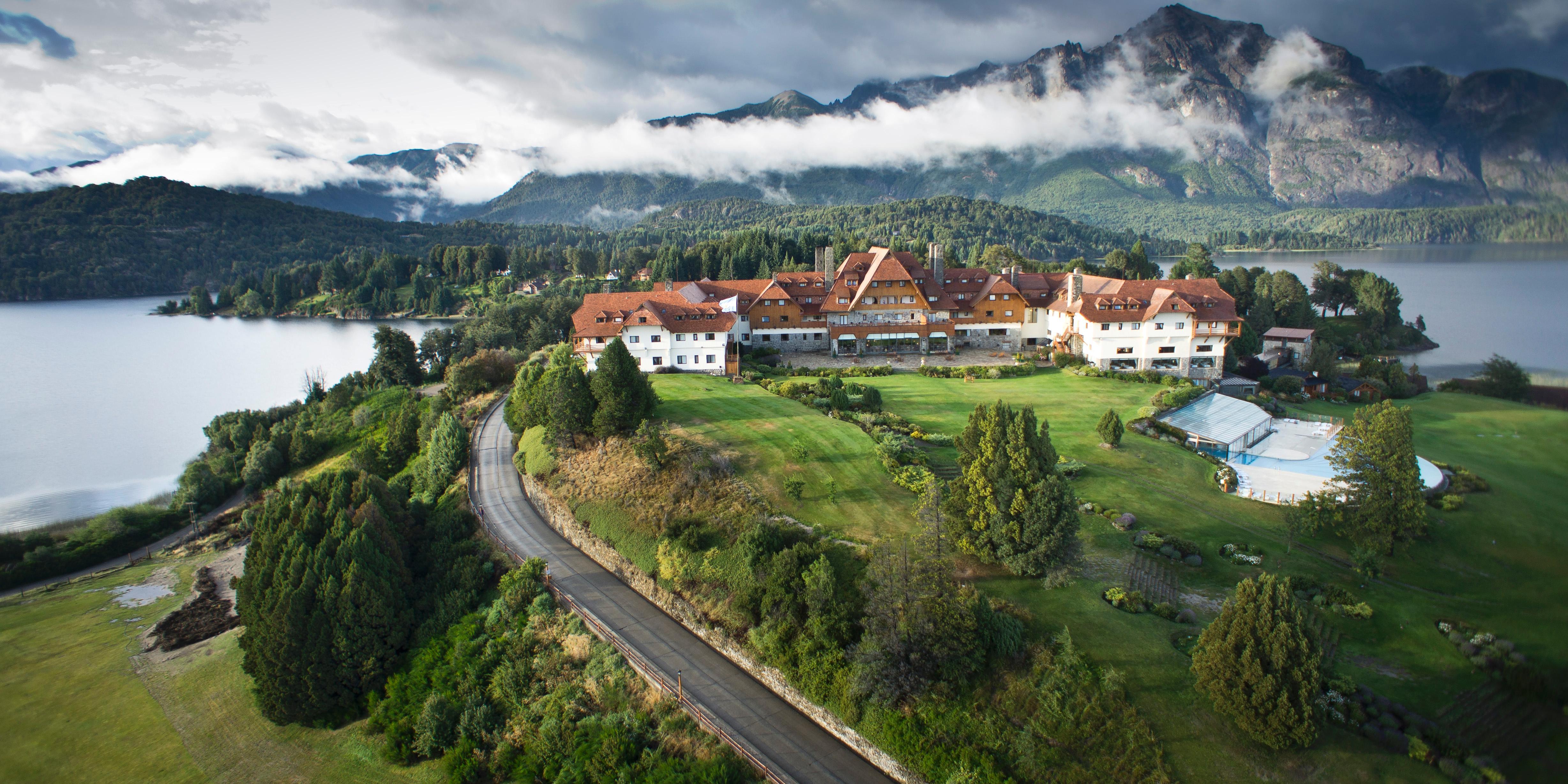 Llao Llao Resort, Golf-Spa San Carlos de Bariloche Luaran gambar Aerial view of the school