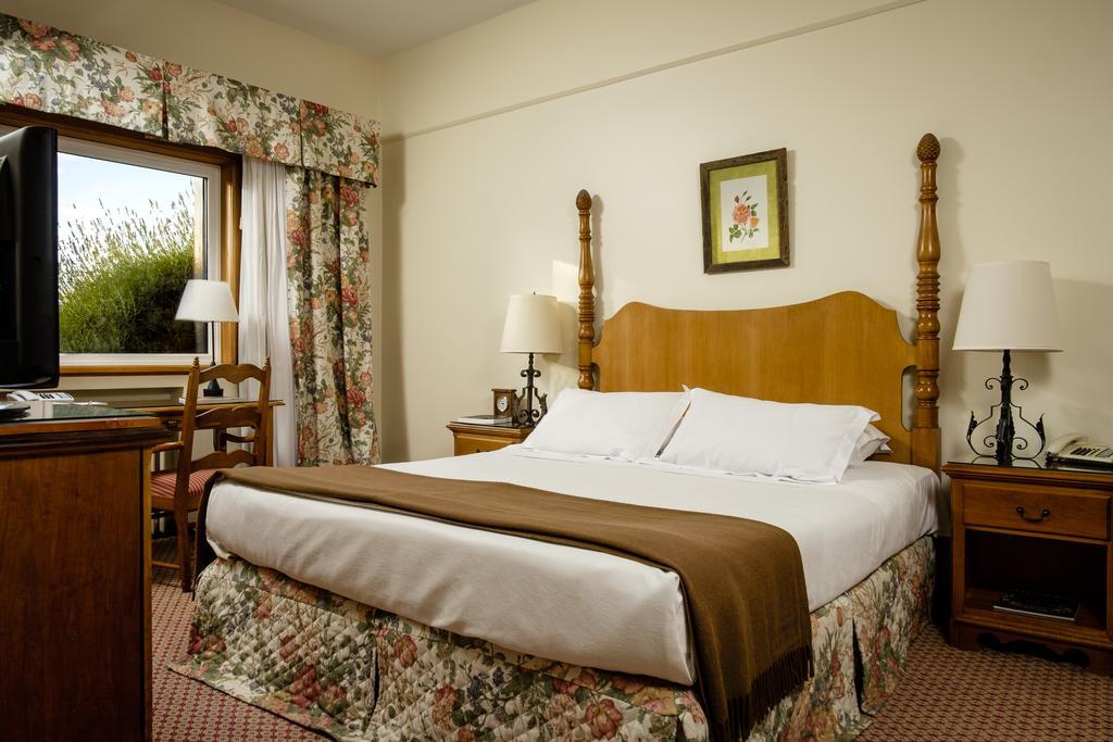 Llao Llao Resort, Golf-Spa San Carlos de Bariloche Luaran gambar A bedroom at the Inn at Disney's Animal Kingdom